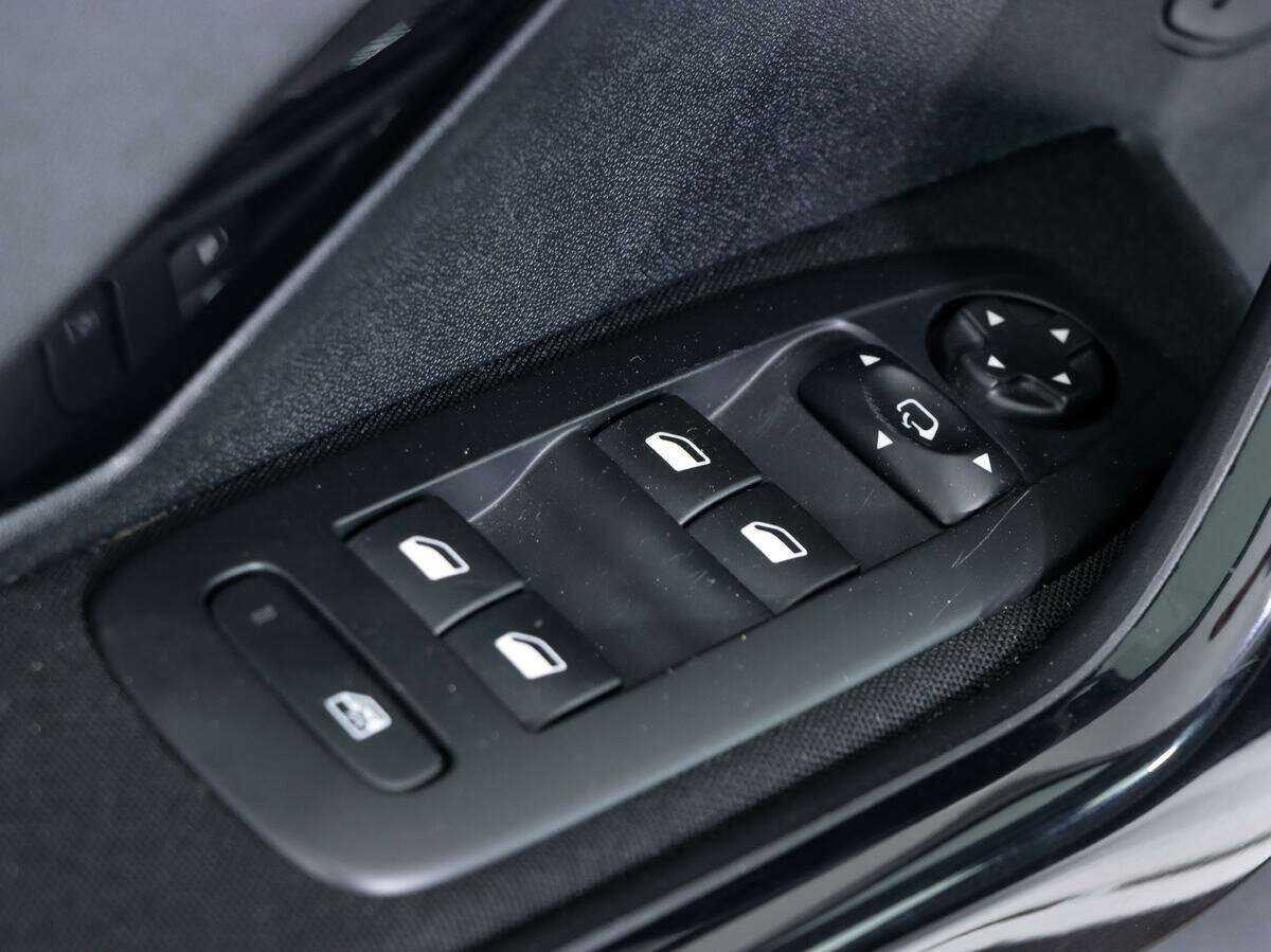 Продажа Б/У Пежо 208. Фото: #13